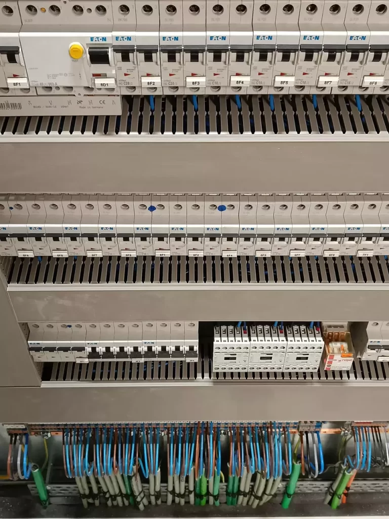 Industriële Elektriciteit installatie ETI vdv